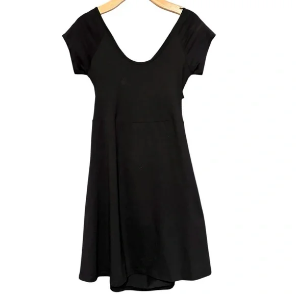 Pact NWOT Women’s Size M Black Cotton Helena Criss Cross Back Mini Dress - Picture 2 of 6